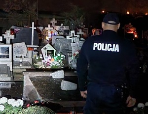 Intensywne policyjne działania w rejonie cmentarzy#12