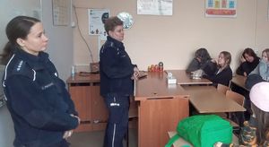 policjantki na spotkaniu w szkole
