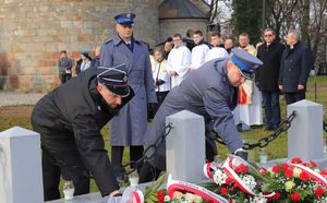 składanie okolicznościowych kwiatów