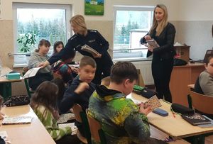 policjanci na zajęciach
