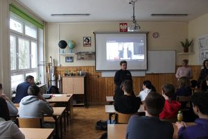 na spotkaniu z uczniami w klasie