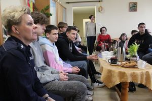 policjantka mówi o oszustwach