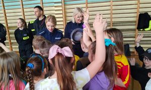 spotkanie w szkole z policjantami