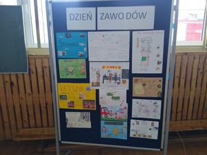 tablica z pracami dzieci