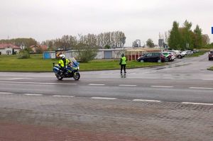 policjant na motorze