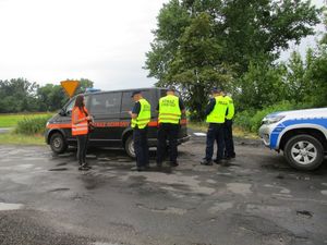 policjanci i sokiści na wspólnej akcji