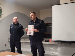 Policjanci edukują o zagrożeniach#6