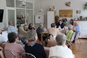 policjantka na spotkaniu z seniorami