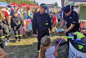 wszystkie zdjęcia policjanci na dożynkach