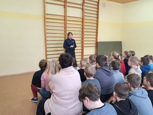 wszystkie zdjęcia spotkanie policjantów z półkolonistami