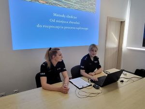 policjantki prowadzą zajęcia