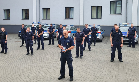 wszystkie zdjęcia wykonywanie pompek w ramach challengu