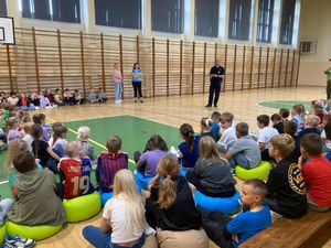 wszystkie zdjęcia spotkania policjantów z dziećmi