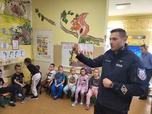 wszystkie zdjęcia spotkanie policjantów z przedszkolakami