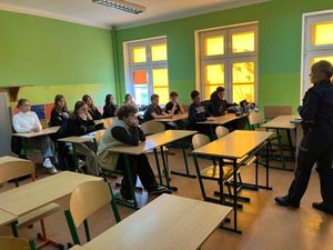 spotkanie w szkole i zajęcia z policjantką