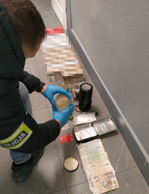 wszystkie zdjęcia zabezpieczone używki