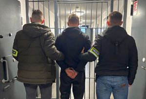 policjanci i zatrzymany