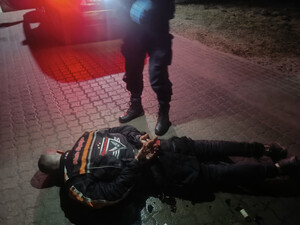 zatrzymany leży na podłodze