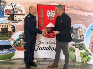 Komendant Powiatowy Policji w Inowrocławiu oraz Burmistrz Miasta i Gminy Janikowo podpisują porozumienie