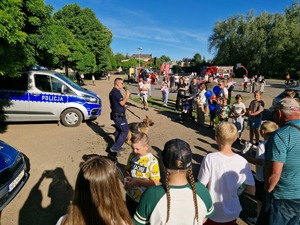 Policjanci na festach z okazji Dnia Dziecka