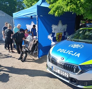 Policjanci na festach z okazji Dnia Dziecka