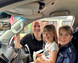 Policjanci na festach z okazji Dnia Dziecka