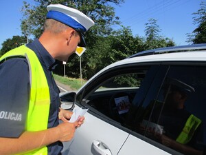 Działania służb na przejeździe kolejowym.