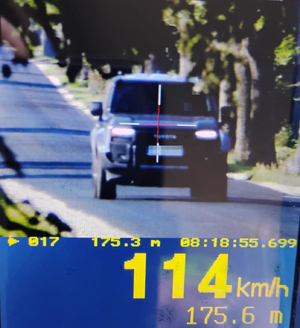 zdjęcie pomiaru prędkości z ręcznego radaru policji