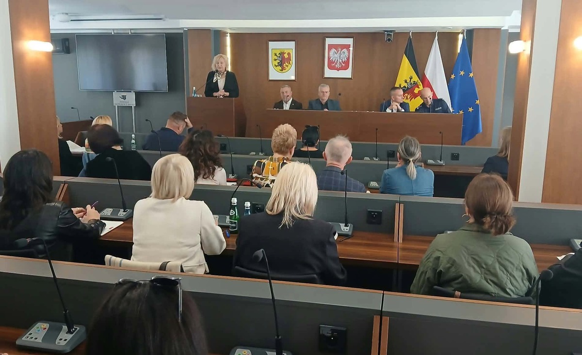 Spotkanie służb i dyrektorów szkół o bezpieczeństwie w Inowrocławiu