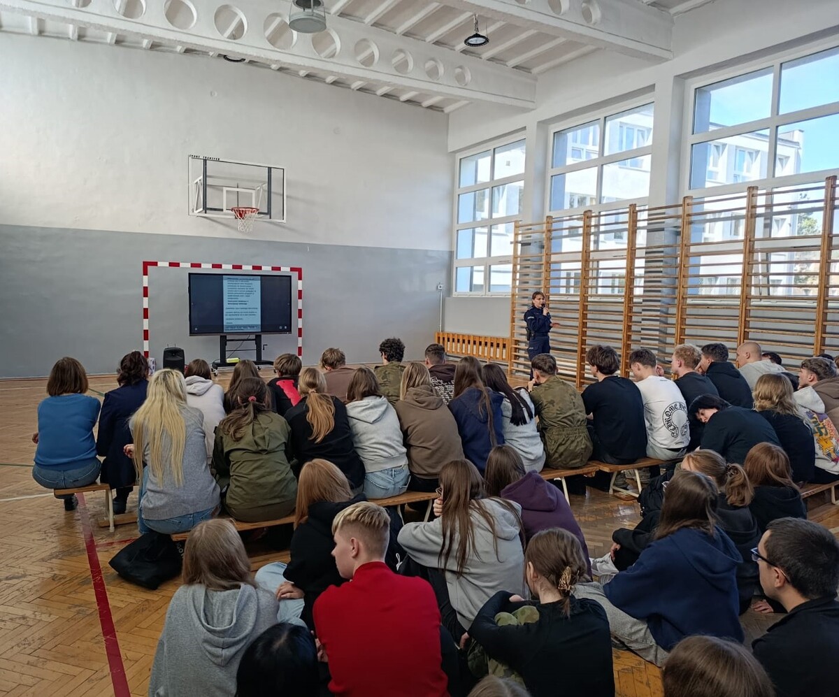 Spotkanie profilaktyczne policji z uczniami w Kruszwicy